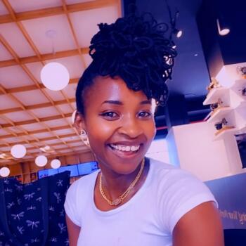 Nanny in Dubai: Vivian