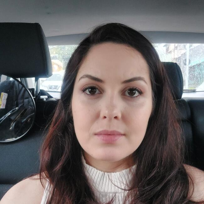 Emprego de babá em Curitiba: Vívian