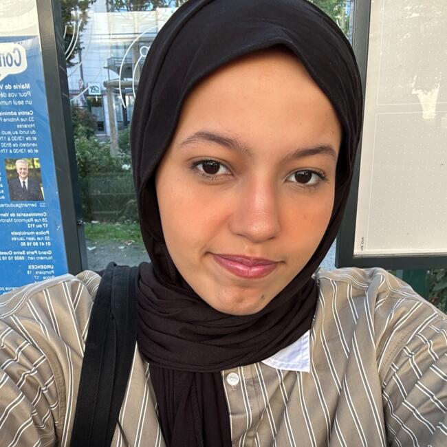 Babysitter in Vanves: Aya