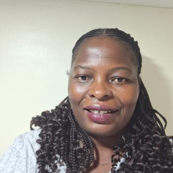 جليسة أطفال دبي: Jackline