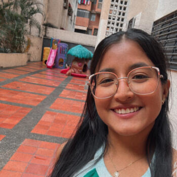 Canguro Berga: Cinthia Oriana