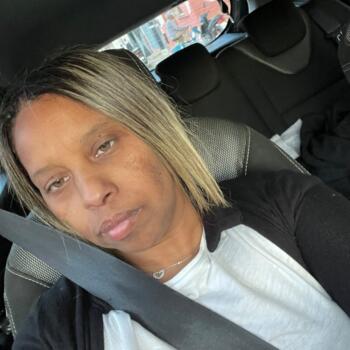 Nanny Clichy: Hakima