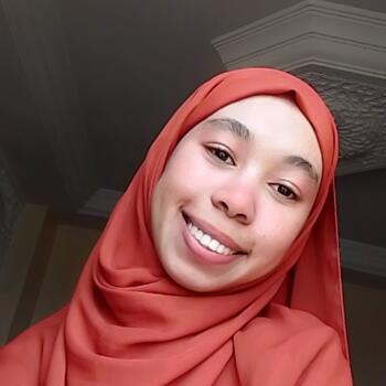 Lastenhoitaja Salé: Hajar