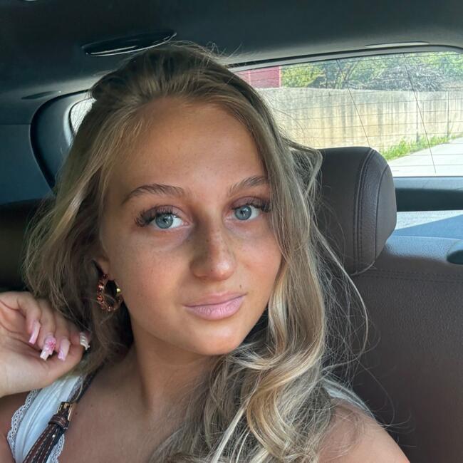 Babysitter in Lodelinsart: Cassandra