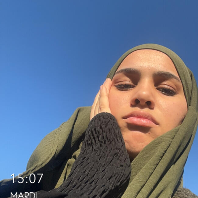 Babysitter in Vesseaux: Hanine