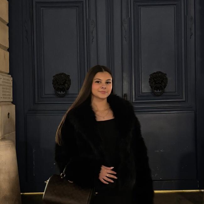 Babysitter in Paris: Eline