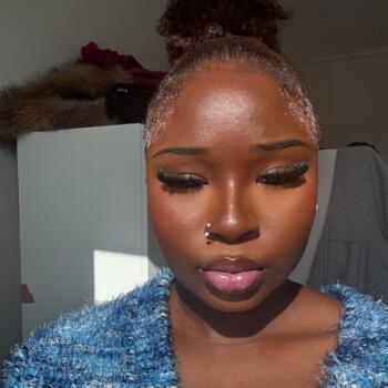 位于塞纳河畔维提的临时保姆: Maimouna