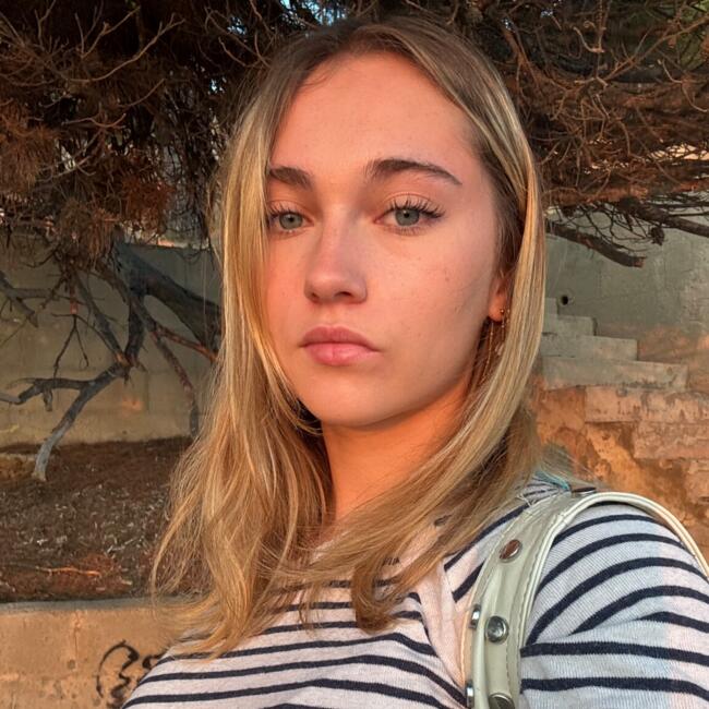 Babysitter in Dijon: Nina