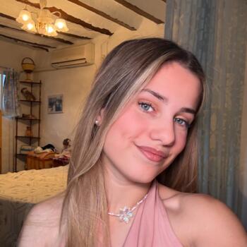 Nanny en Elche: Laura