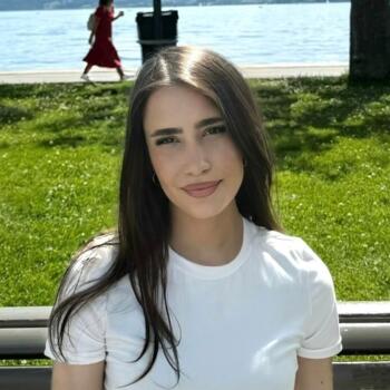 Babysitter in Vienna: Donjeta