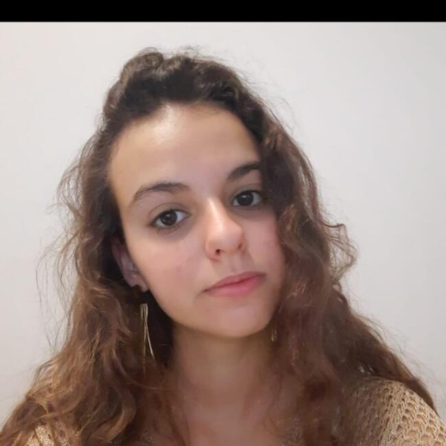 Babysitter in Lisbon: Sara