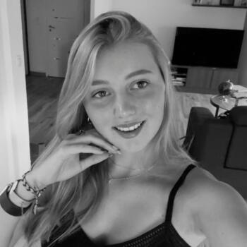 Babysitter in Ségny: Justine