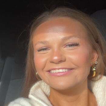 Babysitter in Askøy: Leanna