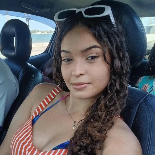 Babysitter in Araruama: Julia