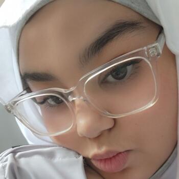 Babysitter in Marseille: Hania