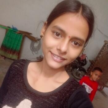 Nanny in Noida: Radhika