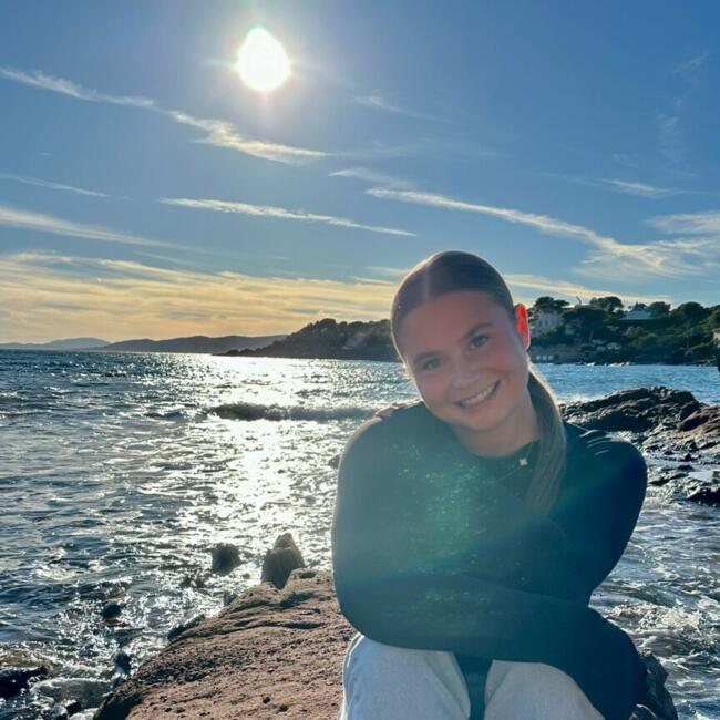 Babysitter in Brenthonne: Noemie