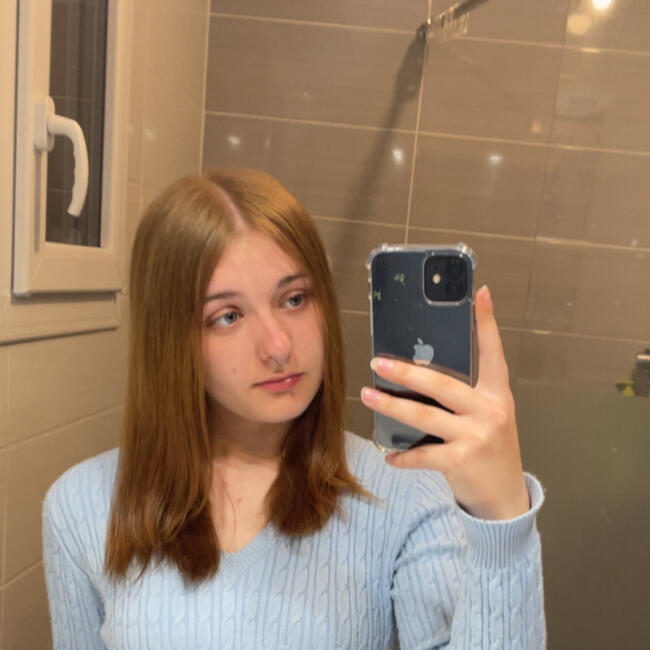 Babysitter in Guémené-sur-Scorff: Rose