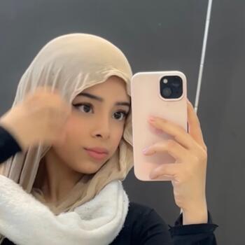 Baby-sitter Hamilton: Raneem
