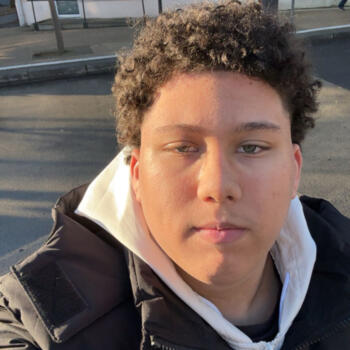 Babysitter in Vaux-le-Pénil: Louka