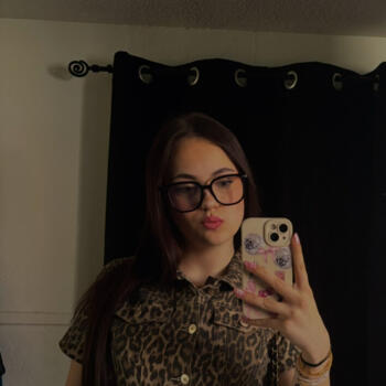 Babysitter in Martignas-sur-Jalle: Nila