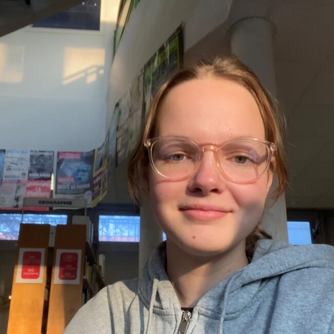 Babysitter in Grenoble: Louise
