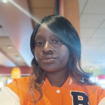 Babysitter in Detroit: Hawa