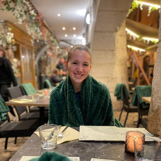 Baby-sitter à Quincy-Voisins: Emma