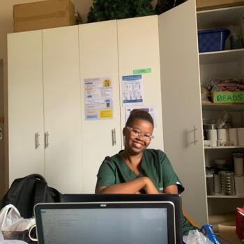 Babysitter in East London: Kazimla