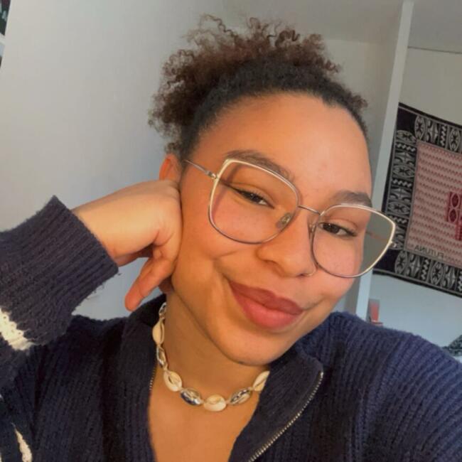 Babysitter in Pont-de-Chéruy: Whitney