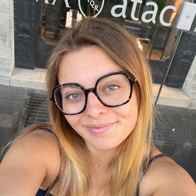 Babysitter in Bordeaux: Camille