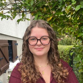 Babysitter Mont-Saint-Aignan: Elisa