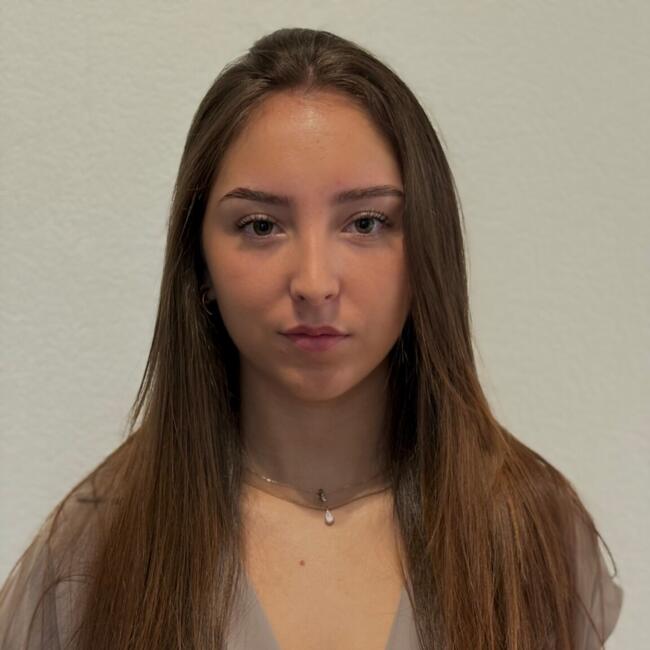 Babysitter in Latresne: Chloe