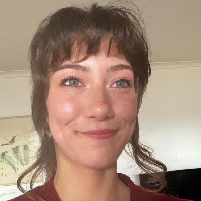 Babysitter in Whangaparaoa: Miranda