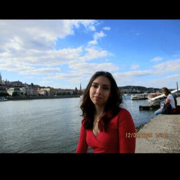 Babysitter in Rome: Laura