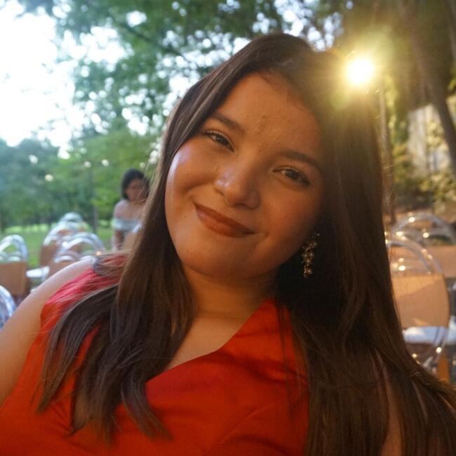 Babysitter in Lourdes: Valeria Recinos