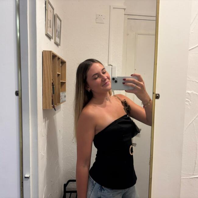 Baby-sitter à Nice: Lola