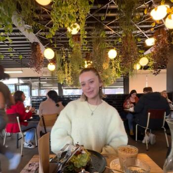 Babysitter in Burnham: Maia