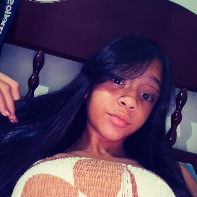 Babysitter in Patos de Minas: Laura