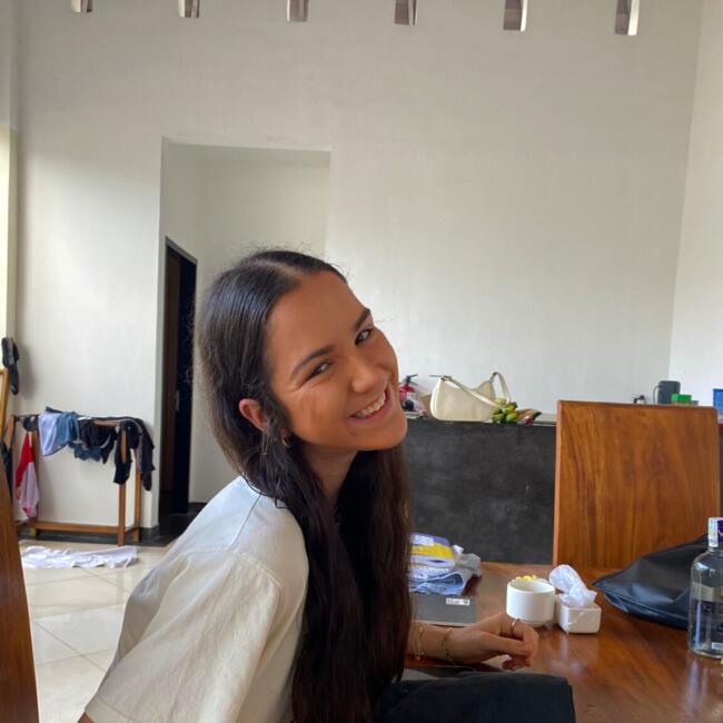 Babysitter in Sydney: Lily