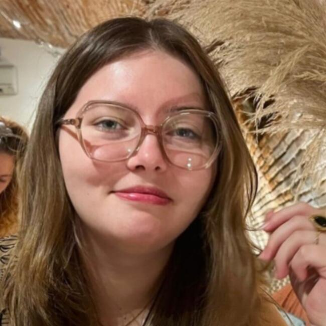 Babysitter in Carrières-sur-Seine: Lilly