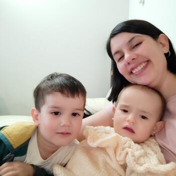 Δουλειά για babysitter στην περιοχή Σαντιάγο: δουλειά φύλαξης παιδιών Romina
