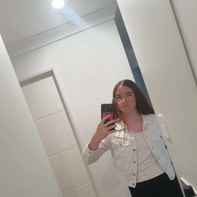 Babysitter in Toowoomba: Mia