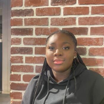 Babysitter in Pantin: Lynsha