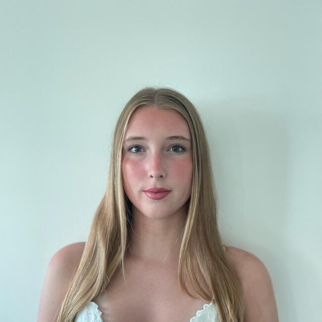 Babysitter in Manchester: Isabel