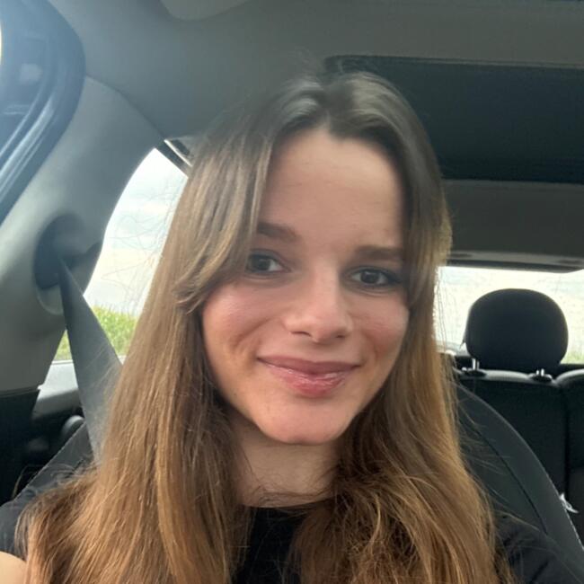 Babysitter in Biarritz: Lena