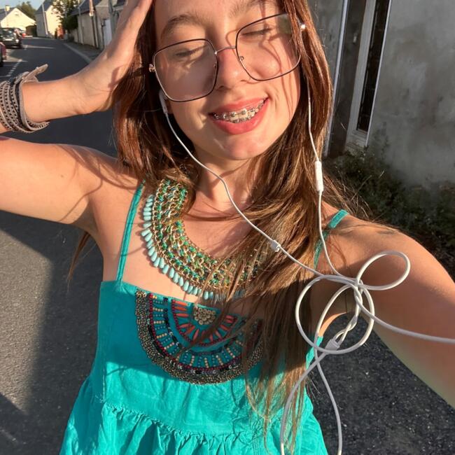 Babysitter in Beaufort-en-Vallée: Laura