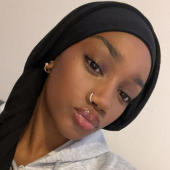 Babysitter in Bourg-lès-Valence: Aicha