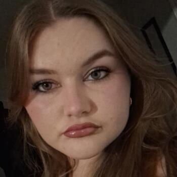 Babysitter in Allondrelle: Amandine