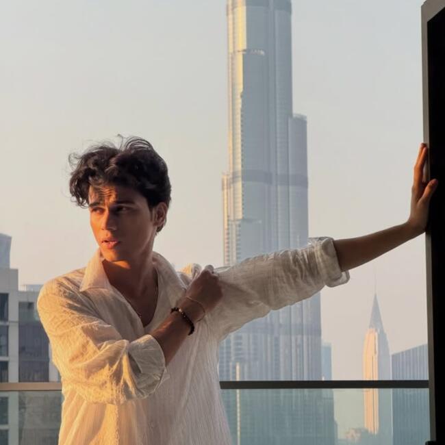 कोलकाता में बेबीसिटर: Ankit